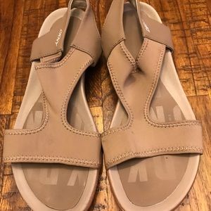 DKNY women’s sandals